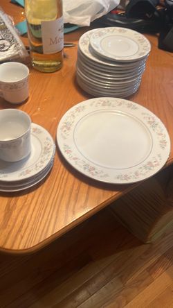 Dishes set