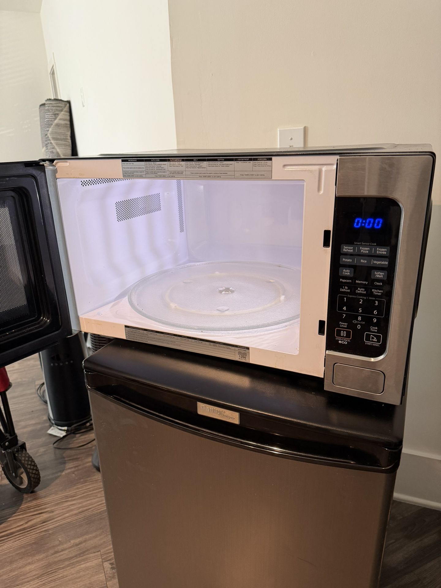 Toshiba, 1200 Watt, Microwave