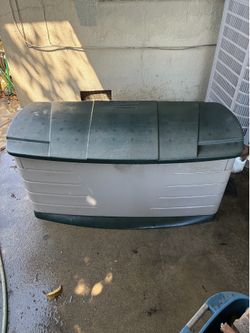 Rubbermaid Storage Bench