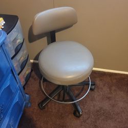 Pelton And Crane Co.  Rolling Height Adjustable Dental Stool 