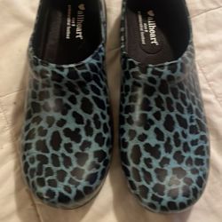 Universal Slip On All heart Shoes. Never Worn,Brand New Size 9.