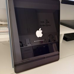 iPad Air 13” M3 with Smart Folio