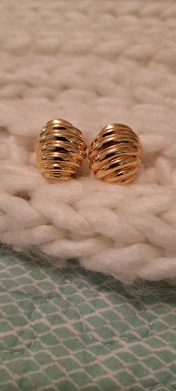 Napier Vintage Screw Back Lever Gold Tone  Earrings 
