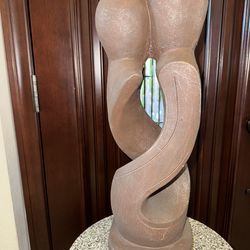 Kissing Couple statue, rustic look Brand New, 21” High 6” Wide