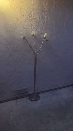 Free working floor lamp