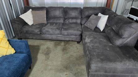 Gray sectional - United Furniture