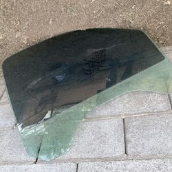 Front Right Door Windshield Chevrolet Camaro 2009