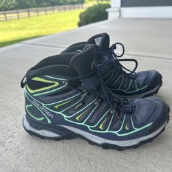 Like New Barely Used Solomon Size 9 Women Hiking Shoes 