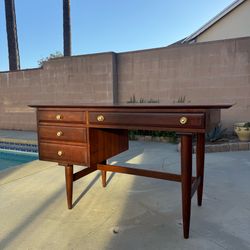 Vintage Mid-Century Modern Willett Desk