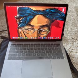 Mac Book Pro In A Mint Condition 