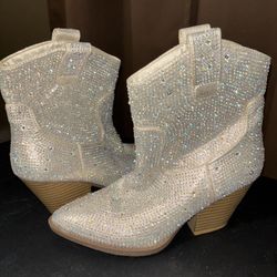 Shortcut sparkly Boots