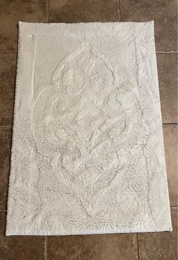 (4) Large White Bath Mats