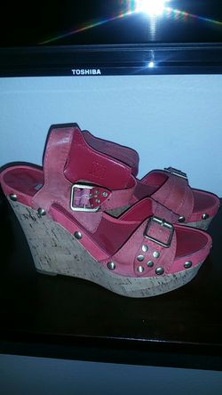 Red guess wedges