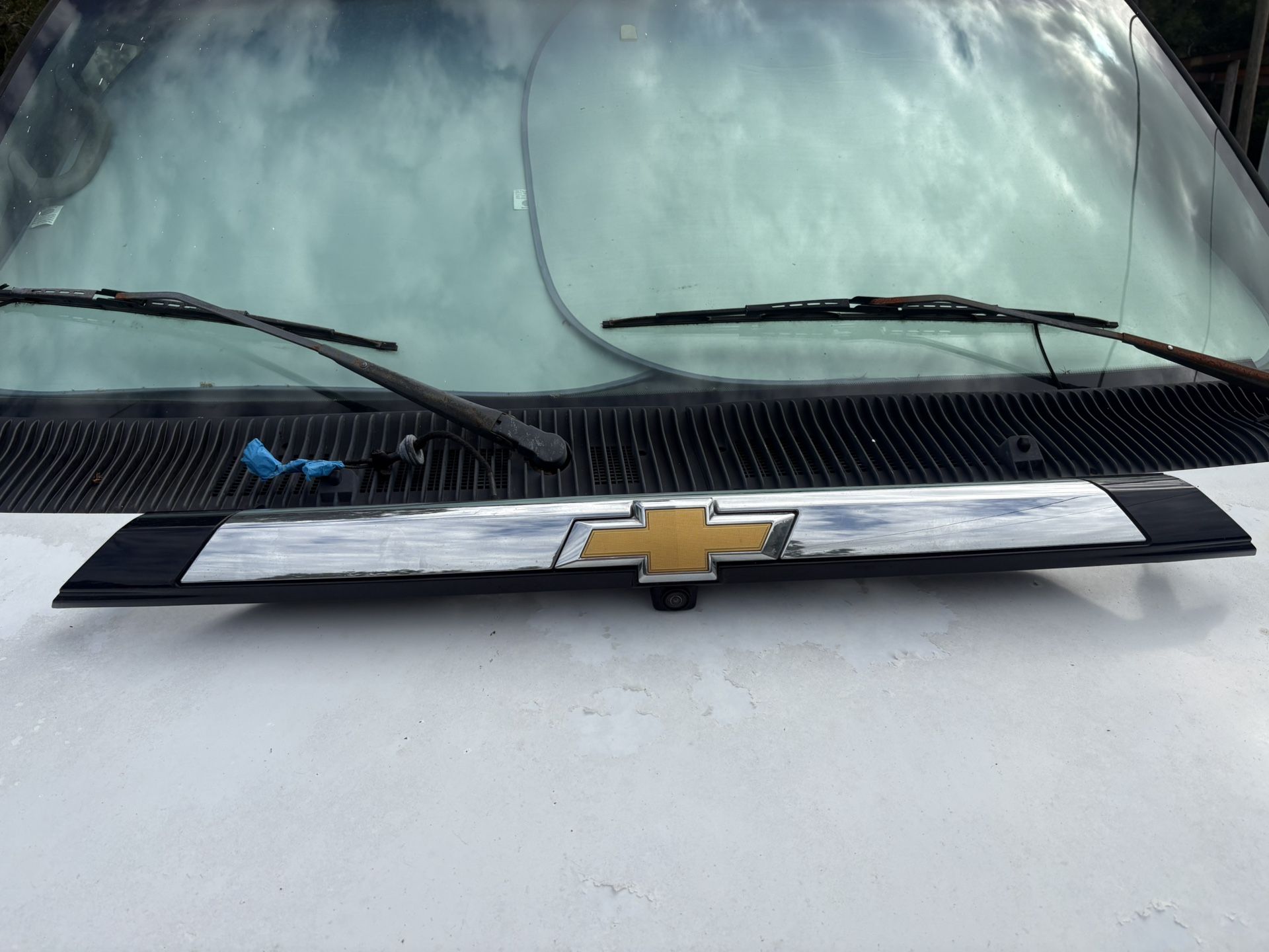 22-24 Traverse Trunklid Molding w/ Camera