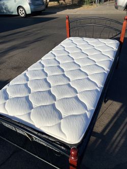 FREE DELIVERY: Twin Bed