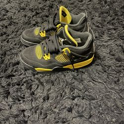 Air Jordan Retro 4 Retro Thunder 