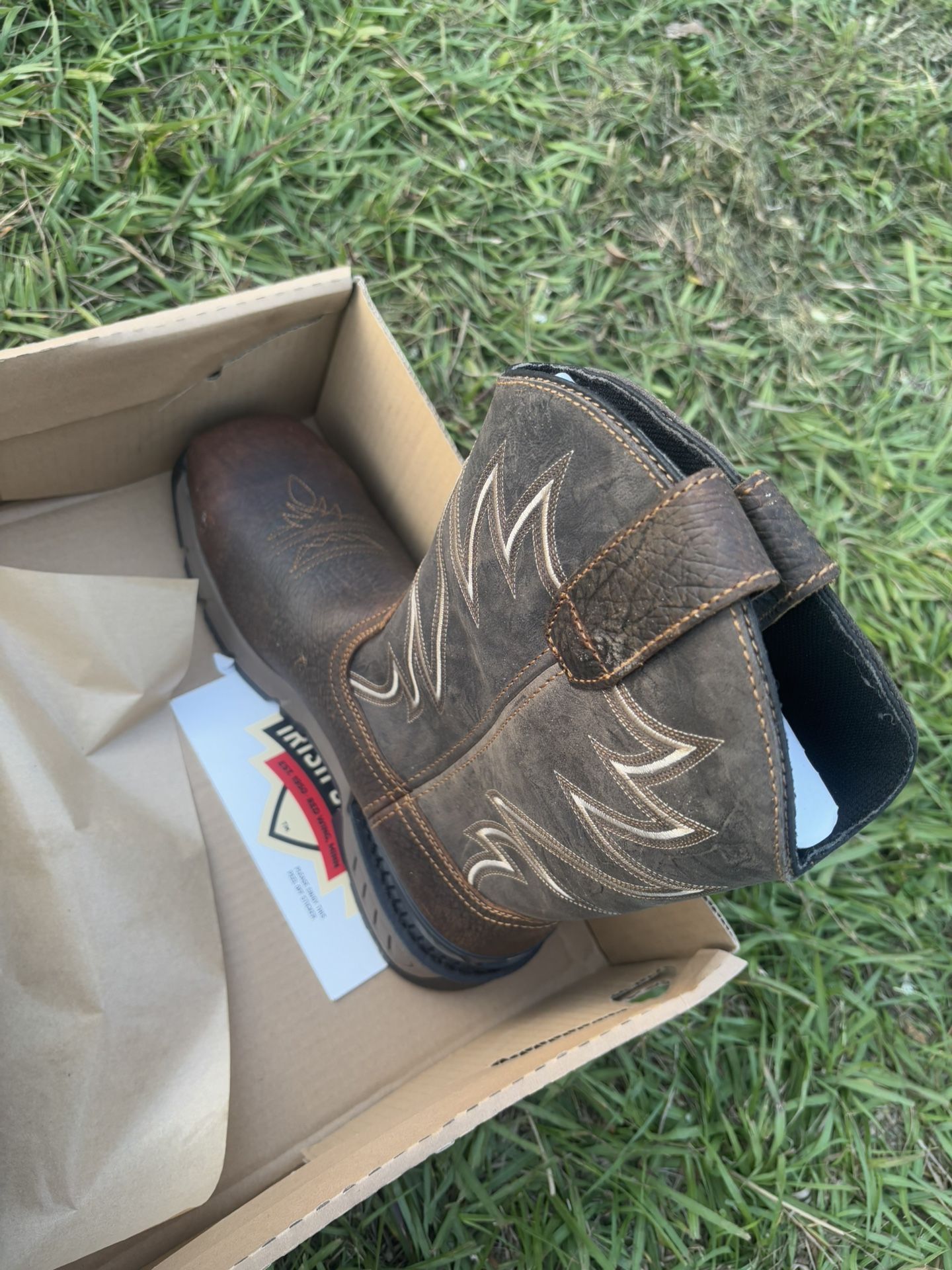 BRAND NEW SIZE 10.5-11 STEEL TOED WORK BOOTS
