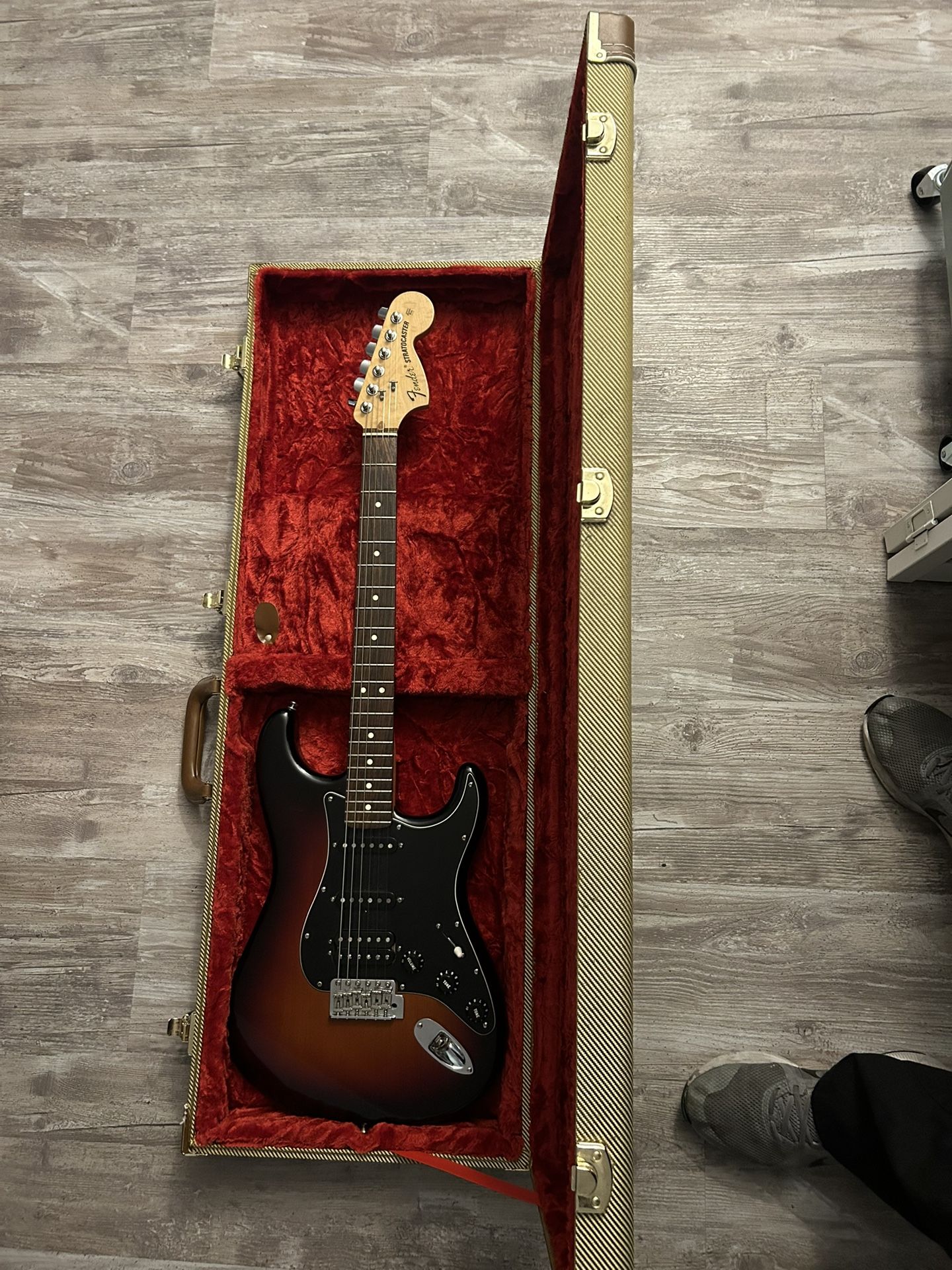 2009 Fender Stratocaster American Special HSS 3 Color Sunburst W/ Hard Case