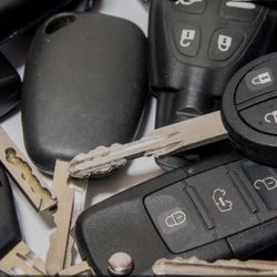 Car Keys/ Llaves De Carro