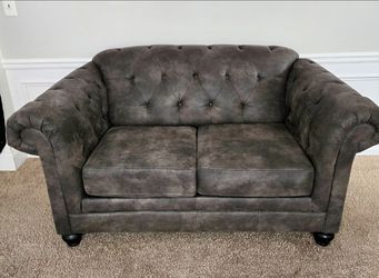 Rustic Brown Tufted Loveseat – Excellent Condition