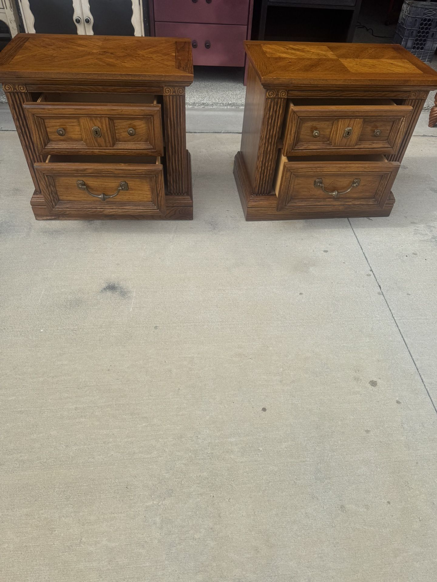 2 matching Solid Wood/End Tables H23x26xw17 