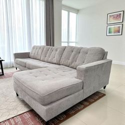 BEAUTIFUL SECTIONAL COUCH 