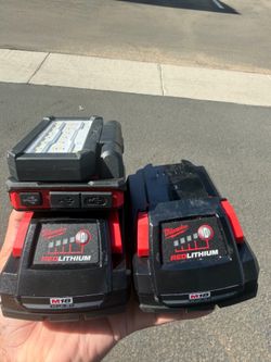 Milwaukee M18 Rover Flood Light & 2 CP3.0 Battery Bundle