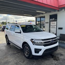 2022 Ford Explorer Max XLT