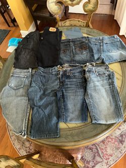 Ladies eight pairs of blue jeans are you eat 21, Levi, Old Navy, etc. size 0 through seven. Read the de￼