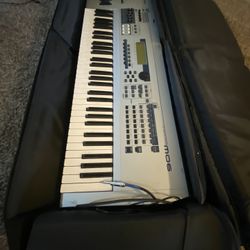 Yamaha MO6 Piano 