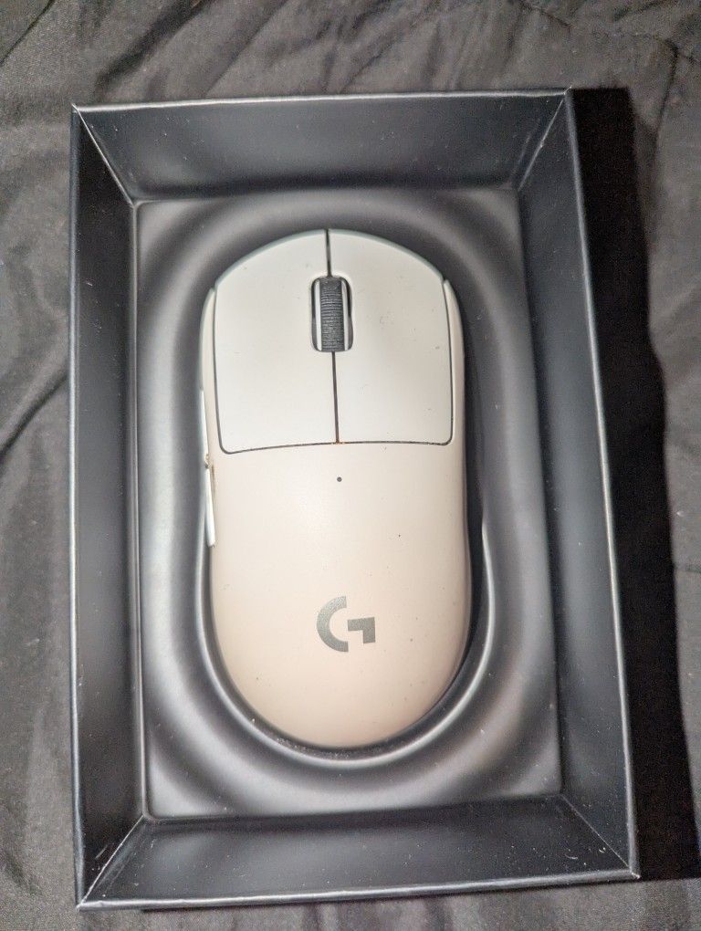 Logitech g pro superlight white