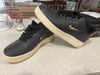 Nike Air Force 1 /gold swoosh 2018