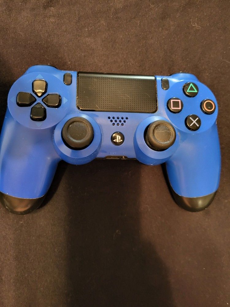 Playstation 4 Games and Controller - Call Of Duty Modern and Madden Ps4