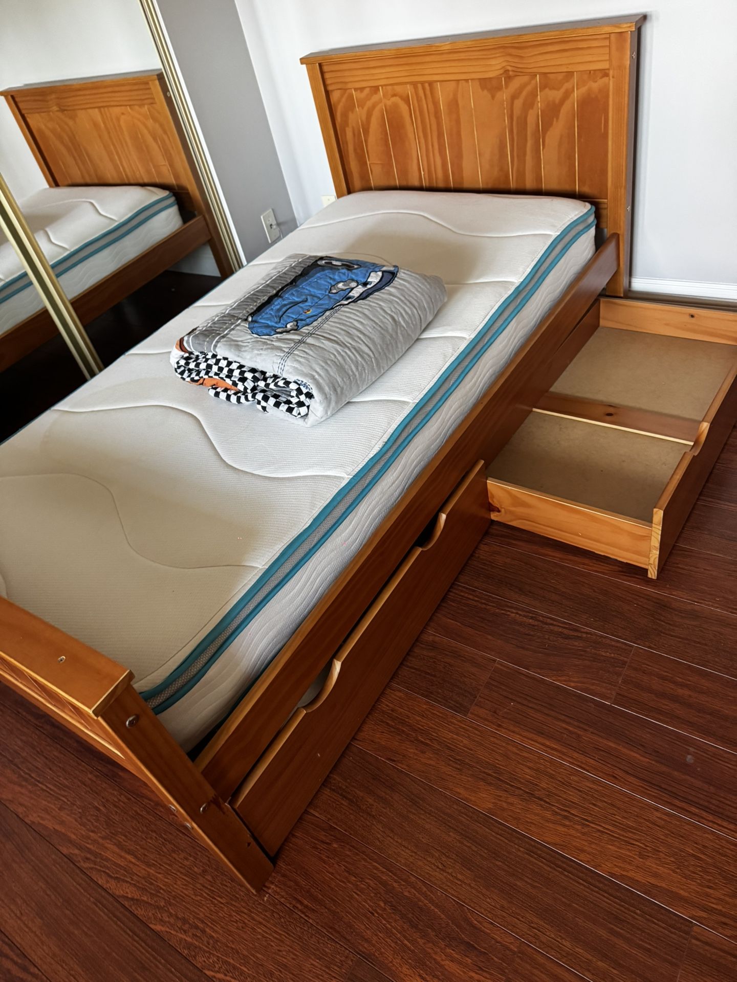 Twin Bed With Storage Drawers & Mattress