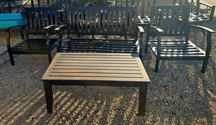 $400  BEAUTIFUL PATIO SET LIKE NEW NEEDS CUSHIONS 24×24