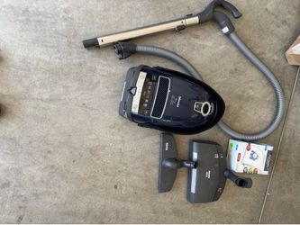 Miele Complete C3 Marin Vacuum w/ SEB 236 Powerhead