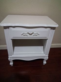 White Night  stand