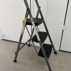 Rubbermaid 3 Step Stool/Ladder