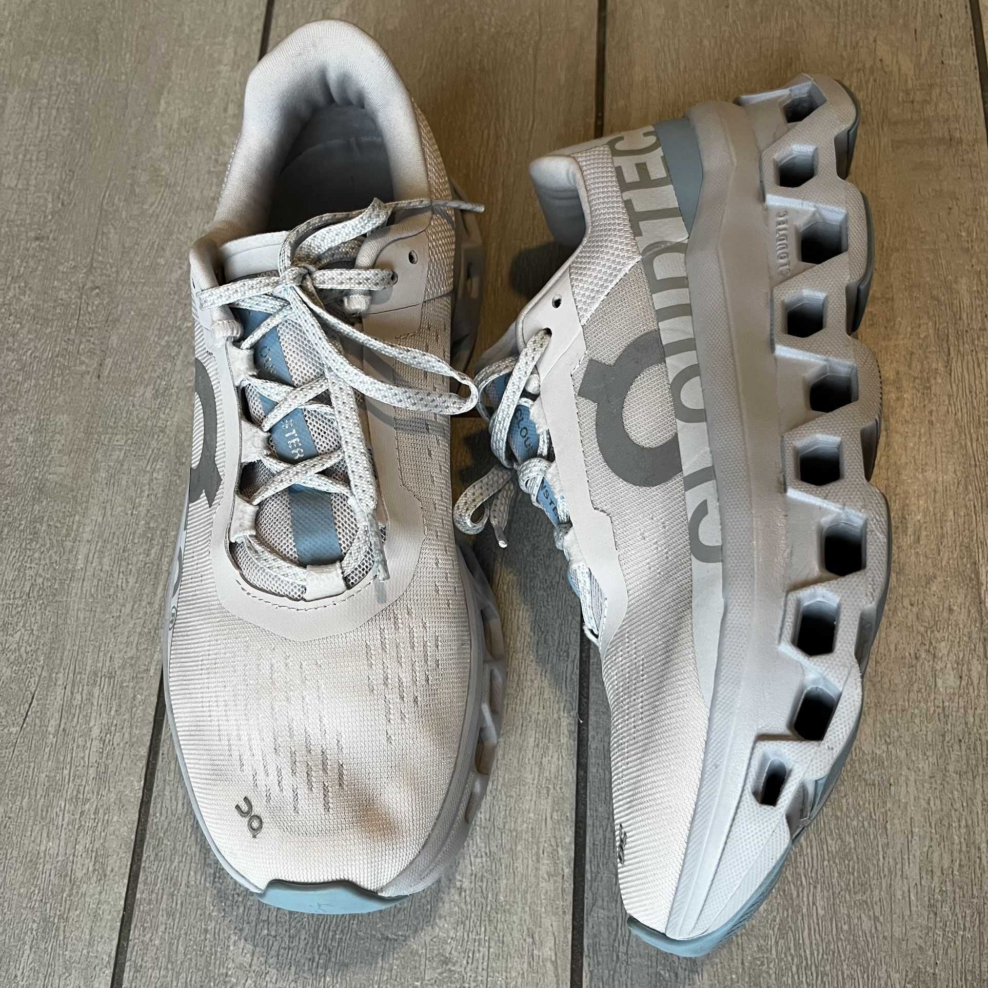 On Running Shoes Women’s 9.5 Frost/Wash Cloudmonster Helion CloudTec 61.97653