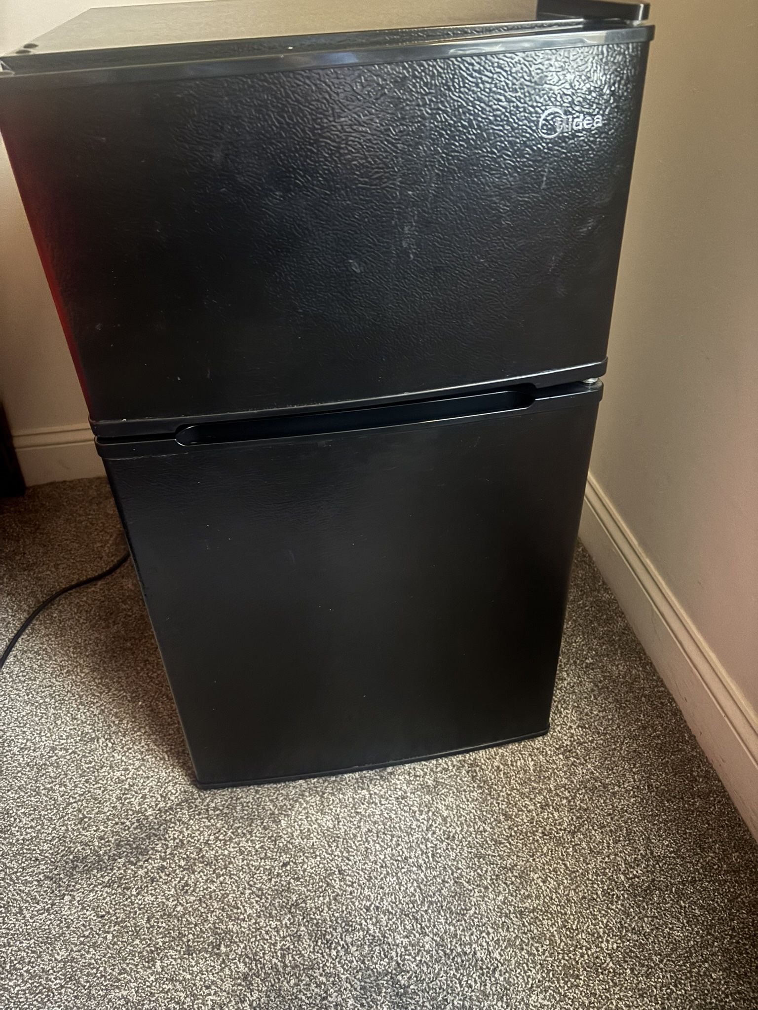 Black Compact Refrigerator & Freezer – Works Great