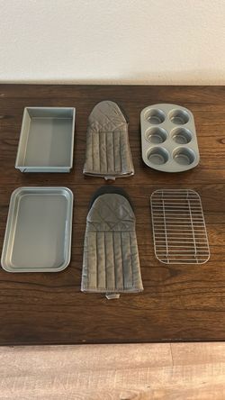6-Piece Bakeware Set with Oven Mitts