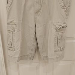 Arizona Cargo Shorts Size 32