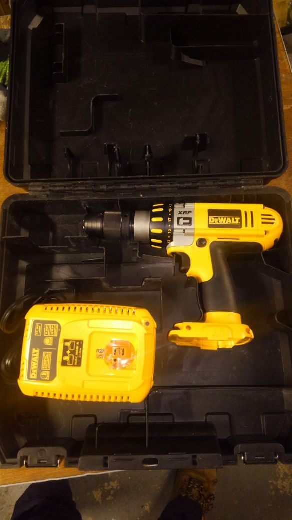 Dewalt 18v hammer drill New with case and charger