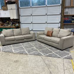 Cozy Sofa & Loveseat Set – Excellent Condition