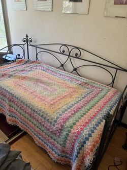 Iron day bed