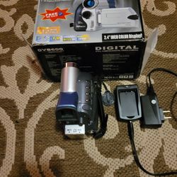DV8600 DIGITAL STILL CAMERA/DIGITAL VIDEO CAMERA