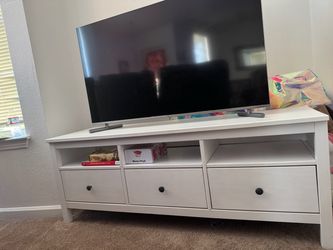 White Ikea tv stand for 60 inch tv