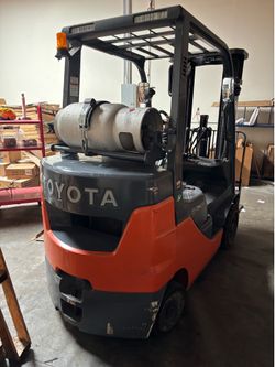 Toyota Forklift with only 339 hours. San Marcos CA
