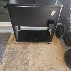 80 QT ROLLING COOLER CART 