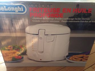 NEW DeLonghi 2.2lb Capacity Deep Fryer